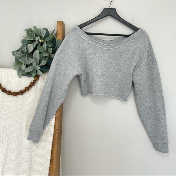 ALO Yoga Prima Off The Shoulder Pullover Dove Grey - Picture 4 of 9
